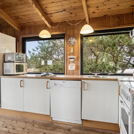 Holiday home Gorgeous In With Kitchen