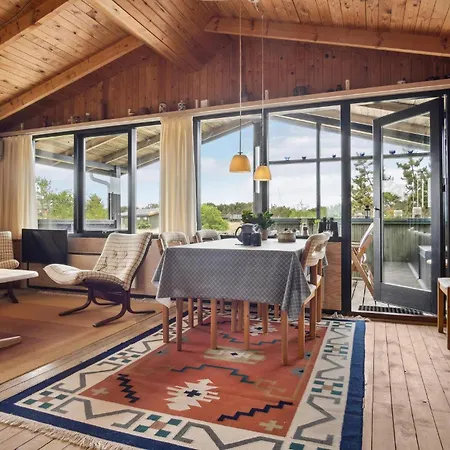 Gorgeous In With Kitchen Holiday home *